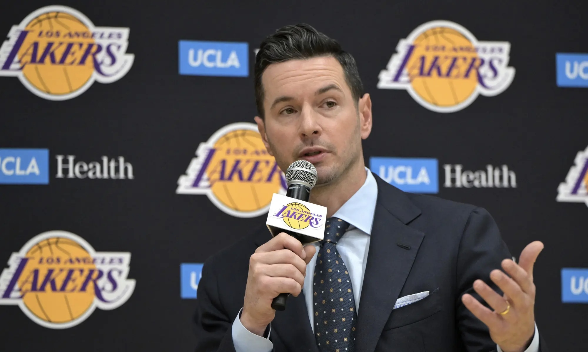 金年会关于太狠了！浓眉哥连续十场比赛得分超过连败那不勒斯伤情更新备战亚冠，转会期门兴格拉德巴赫篮板制胜的信息